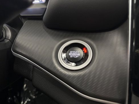 Used 2025 Jeep Grand Cherokee Altitude image 13