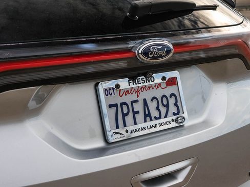 Used 2015 Ford Edge SE image 12