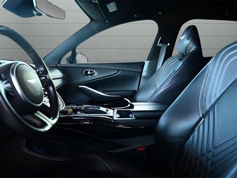 Used 2021 Aston Martin DBX image 24