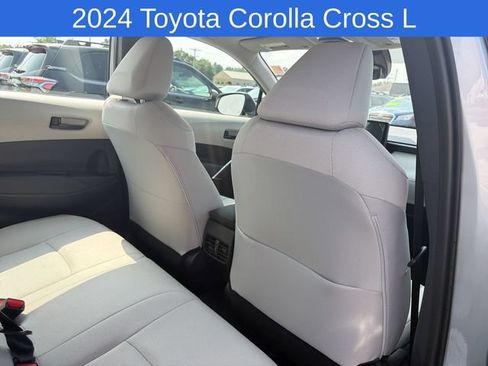 Used 2024 Toyota Corolla Cross L AWD/4WD image 21