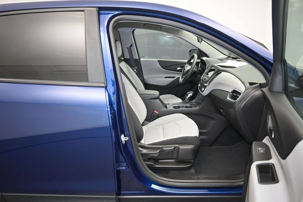 Used 2023 Chevrolet Equinox LS w/ LS Convenience Package FWD image 25