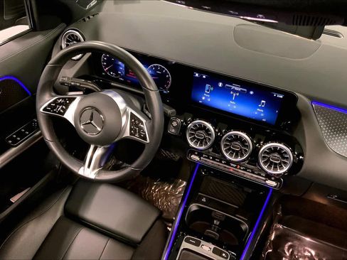 Used 2025 Mercedes-Benz GLA 250 image 34