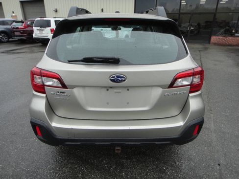 Used 2019 Subaru Outback 2.5i AWD/4WD image 5