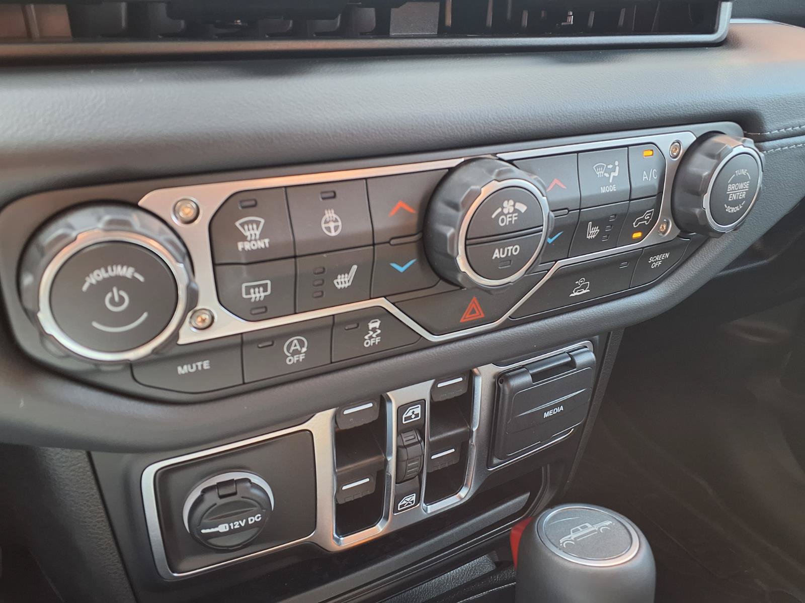 Used 2025 Jeep Gladiator Sport AWD/4WD image 18