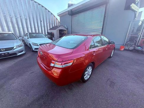 Used 2011 Toyota Camry LE image 5