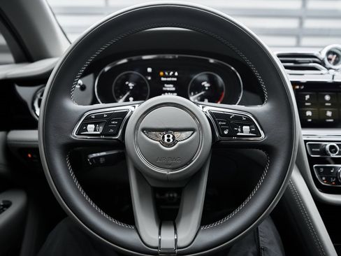 Used 2023 Bentley Bentayga Extended Wheelbase image 54