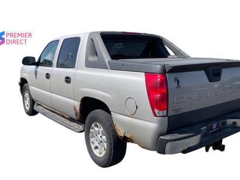 Used 2004 Chevrolet Avalanche Z71 w/ Preferred Equipment Group AWD/4WD image 3
