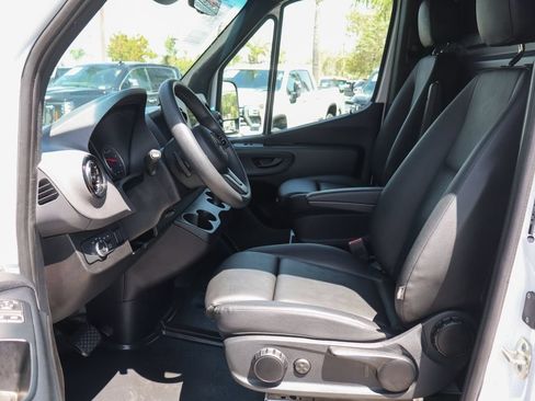 Used 2024 Mercedes-Benz Sprinter 2500 image 25