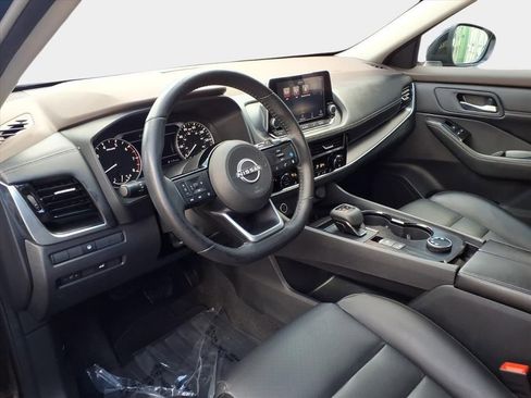 Used 2022 Nissan Rogue SV w/ SV Premium Package image 11