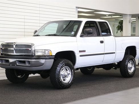 Used 2000 Dodge Ram 2500 Truck SLT image 3