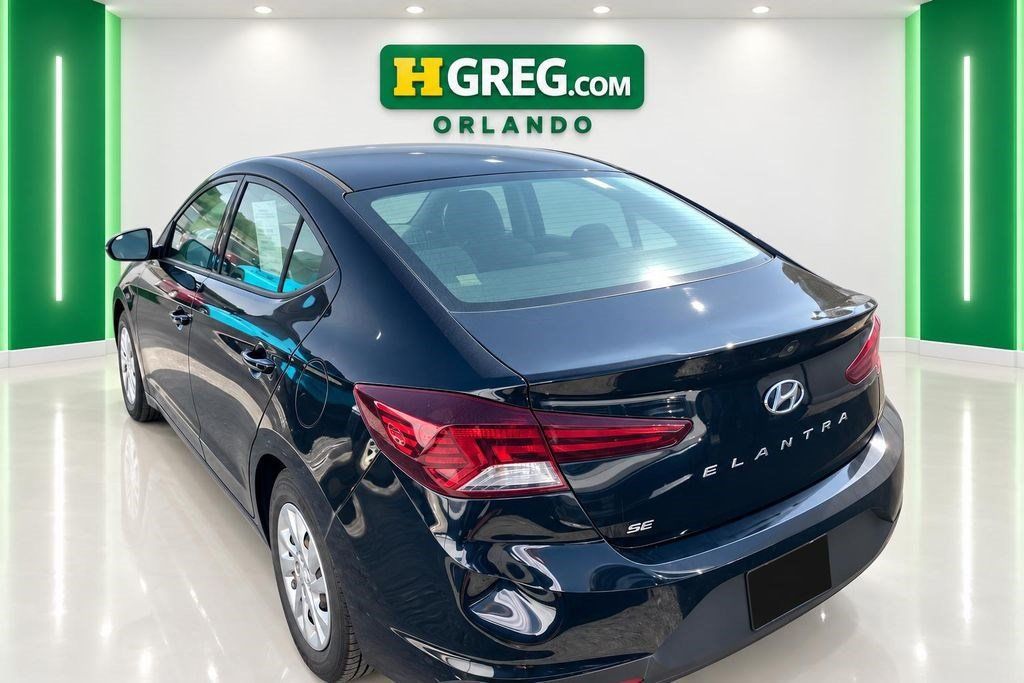Used 2020 Hyundai Elantra SE FWD image 2