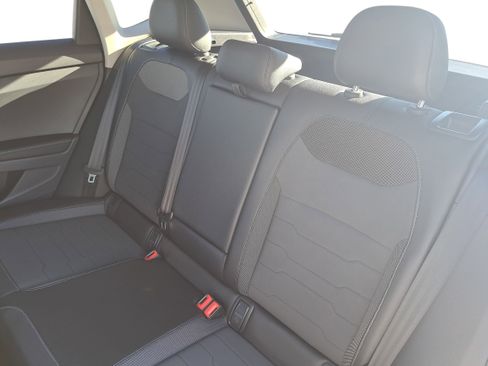 New 2026 Volkswagen Taos SE FWD image 9