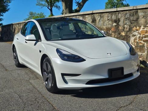 Used 2023 Tesla Model 3 Standard Range image 11