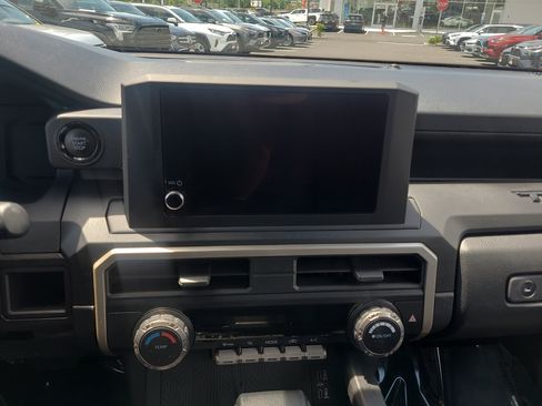 Certified 2025 Toyota Tacoma SR w/ SR Upgrade Package AWD/4WD image 19