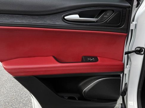 Used 2019 Alfa Romeo Stelvio AWD image 31