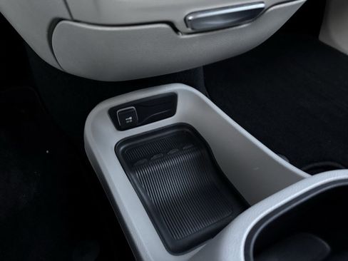 Used 2023 Chrysler Pacifica Touring-L image 27