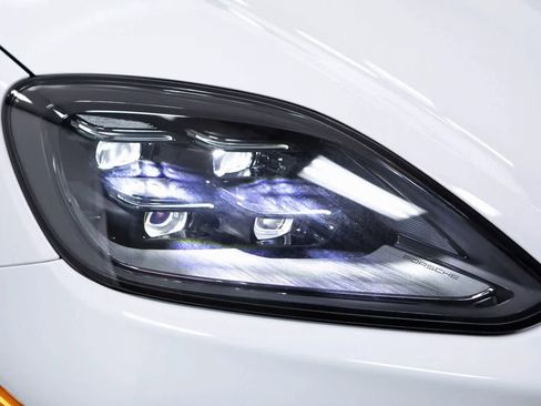 Certified 2025 Porsche Cayenne image 33