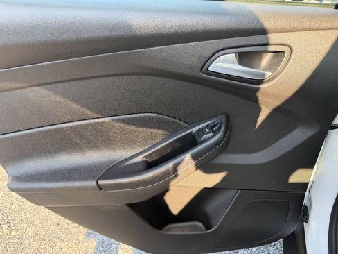 Used 2016 Ford Focus SE FWD image 25