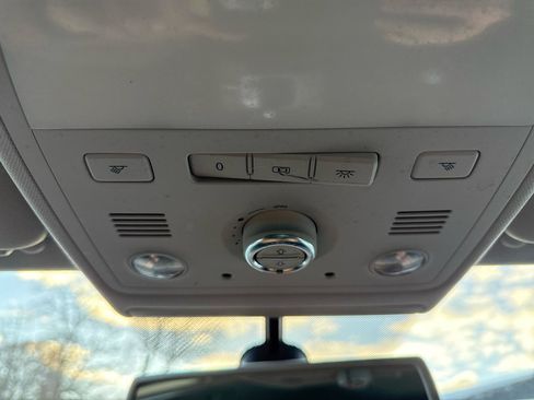 Used 2011 Volkswagen Touareg Hybrid image 56