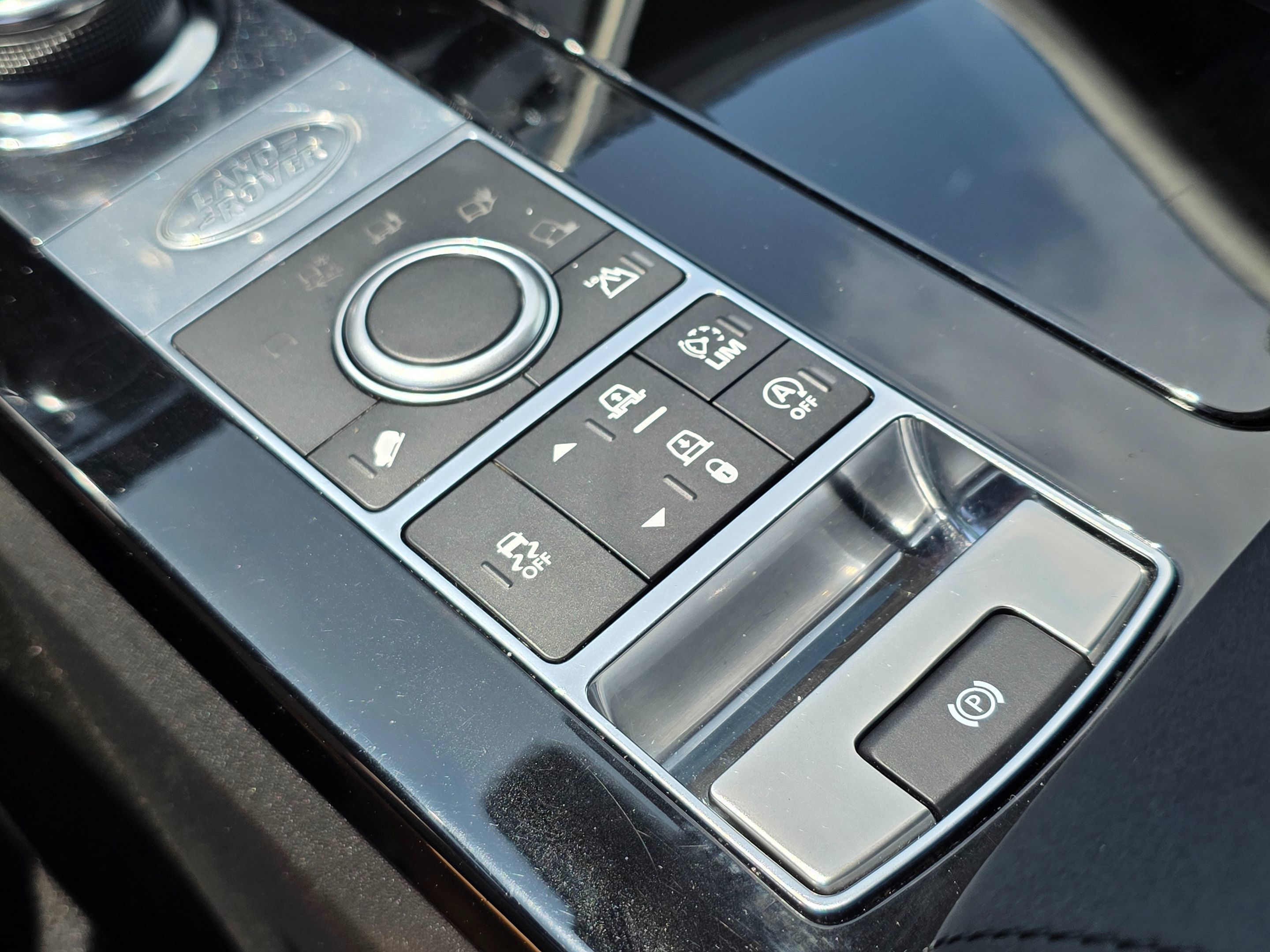 Used 2018 Land Rover Discovery HSE AWD/4WD image 37