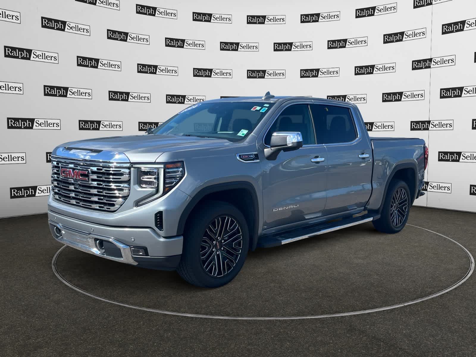 Used 2024 GMC Sierra 1500 Denali w/ Technology Package AWD/4WD image 2