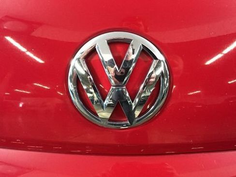 Used 2013 Volkswagen Beetle Turbo FWD image 8