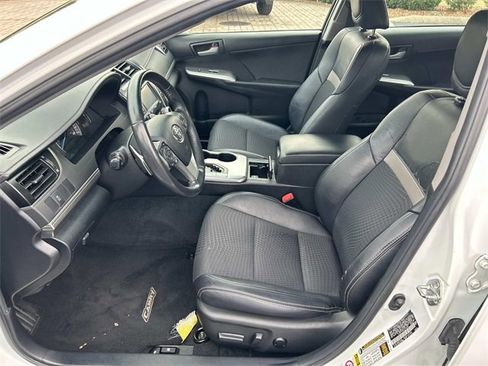 Used 2014 Toyota Camry L image 17