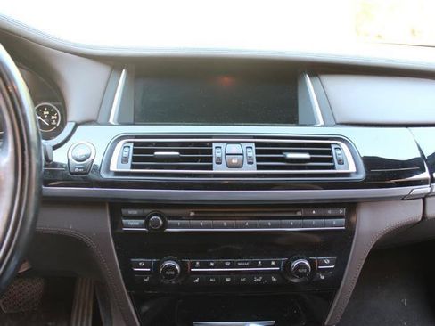 Used 2013 BMW 750Li xDrive AWD/4WD image 18