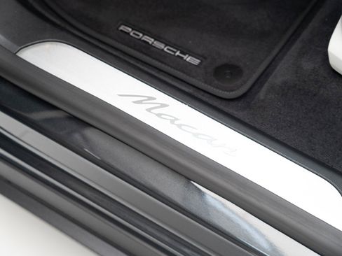 Certified 2025 Porsche Macan Electric image 15