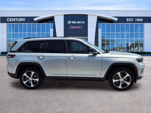 Used 2023 Jeep Grand Cherokee 4WD 4xe w/ Luxury Tech Group II image 3