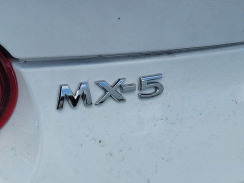 Used 2021 MAZDA MX-5 Miata Sport RWD image 5