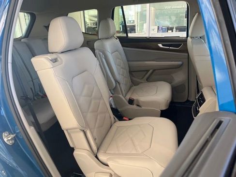 New 2025 Volkswagen Atlas SE FWD image 23