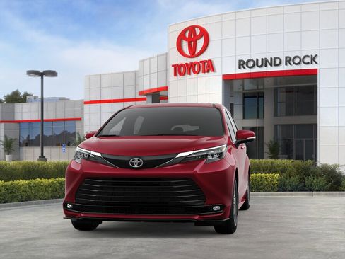 New 2026 Toyota Sienna XLE FWD image 18