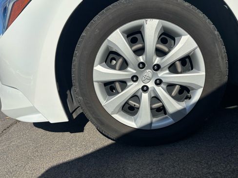 Used 2023 Toyota Corolla LE FWD image 6