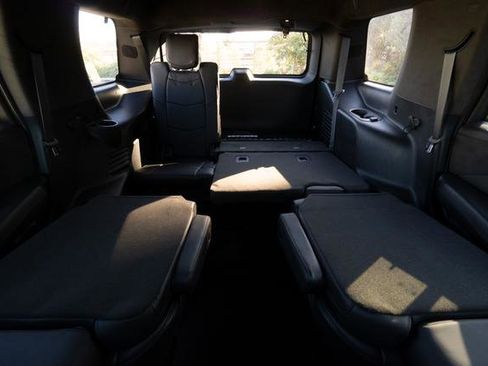 Used 2020 Cadillac Escalade Platinum image 30