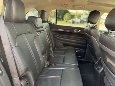 Used 2013 Lincoln MKT AWD image 22