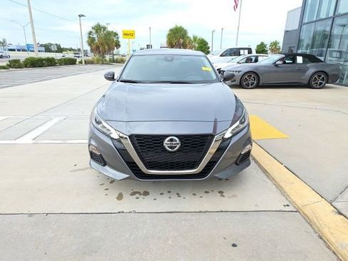 Used 2020 Nissan Altima 2.5 SR w/ Premium Package FWD image 9