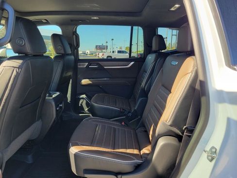 New 2026 GMC Acadia Denali Ultimate w/ LPO, Floor Liner Package FWD image 31