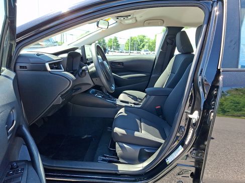 Used 2025 Toyota Corolla LE FWD image 15
