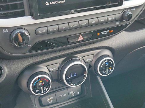 New 2025 Hyundai Venue Limited image 24