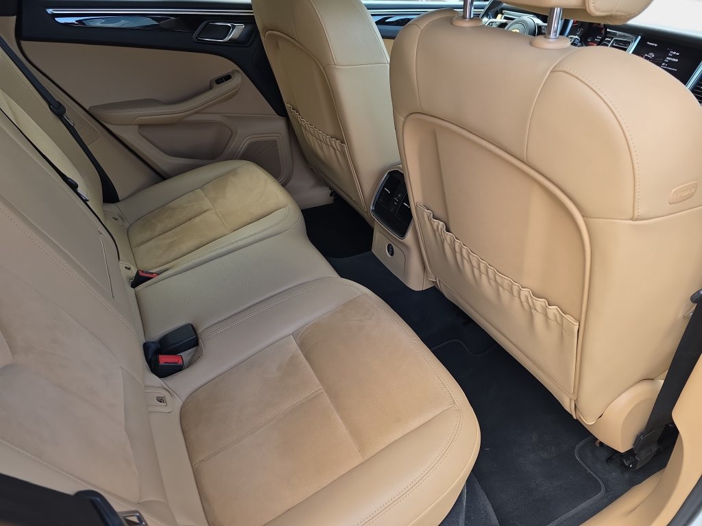 Used 2018 Porsche Macan AWD/4WD image 13