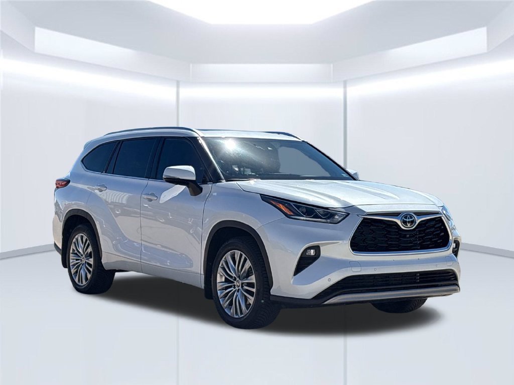 Used 2023 Toyota Highlander XLE AWD/4WD image 8