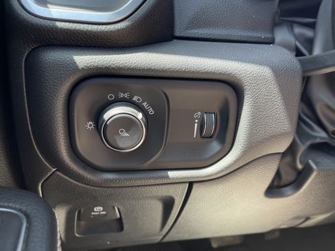 Used 2024 RAM 1500 Laramie AWD/4WD image 21