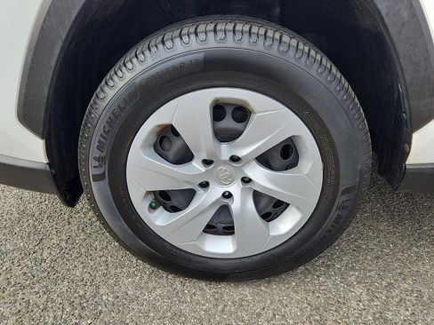 Used 2019 Toyota RAV4 LE image 8