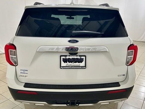 Used 2020 Ford Explorer XLT w/ Equipment Group 202A AWD/4WD image 4