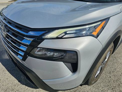 Used 2024 Nissan Rogue S FWD image 15