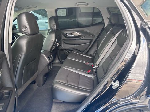 Used 2022 GMC Terrain SLT image 14