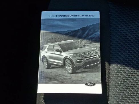 Used 2023 Ford Explorer XLT AWD/4WD image 26