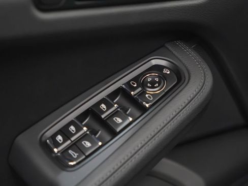 Certified 2026 Porsche Macan image 15