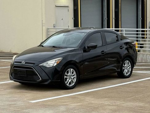 Used 2016 Scion iA FWD image 3